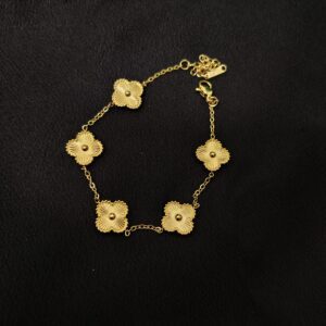 Elegant Gold Clover Anti-Tarnish Bracelet
