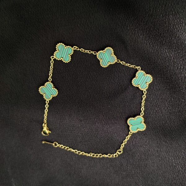 Elegant Green Clover Anti-Tarnish Bracelet.
