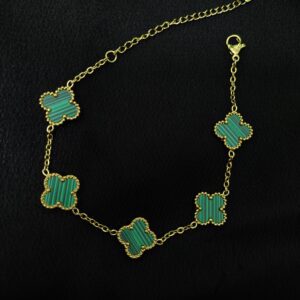 Elegant Green Clover Anti-Tarnish Bracelet.